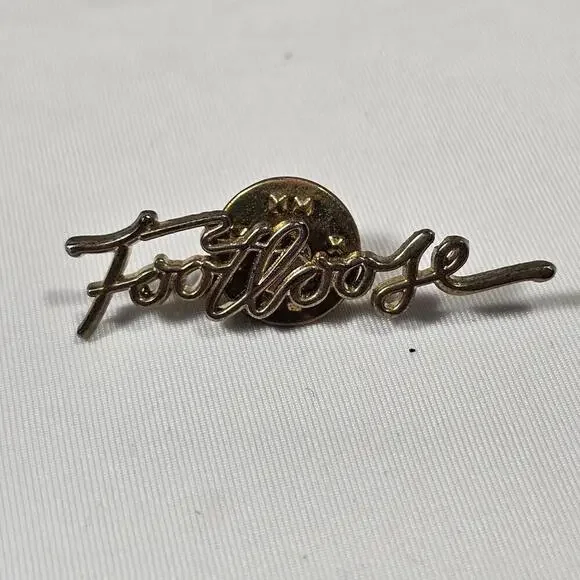 Vintage Footloose Gold Tone Rare Pin - Picture 1 of 3